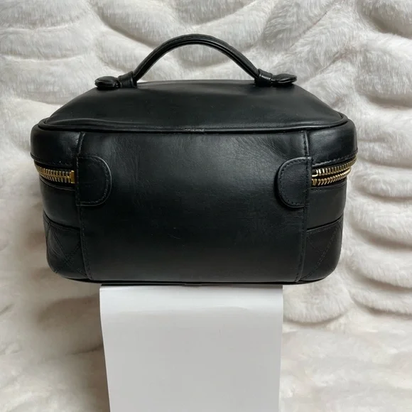 Chanel leather vanity EUC - Picture 3 of 5